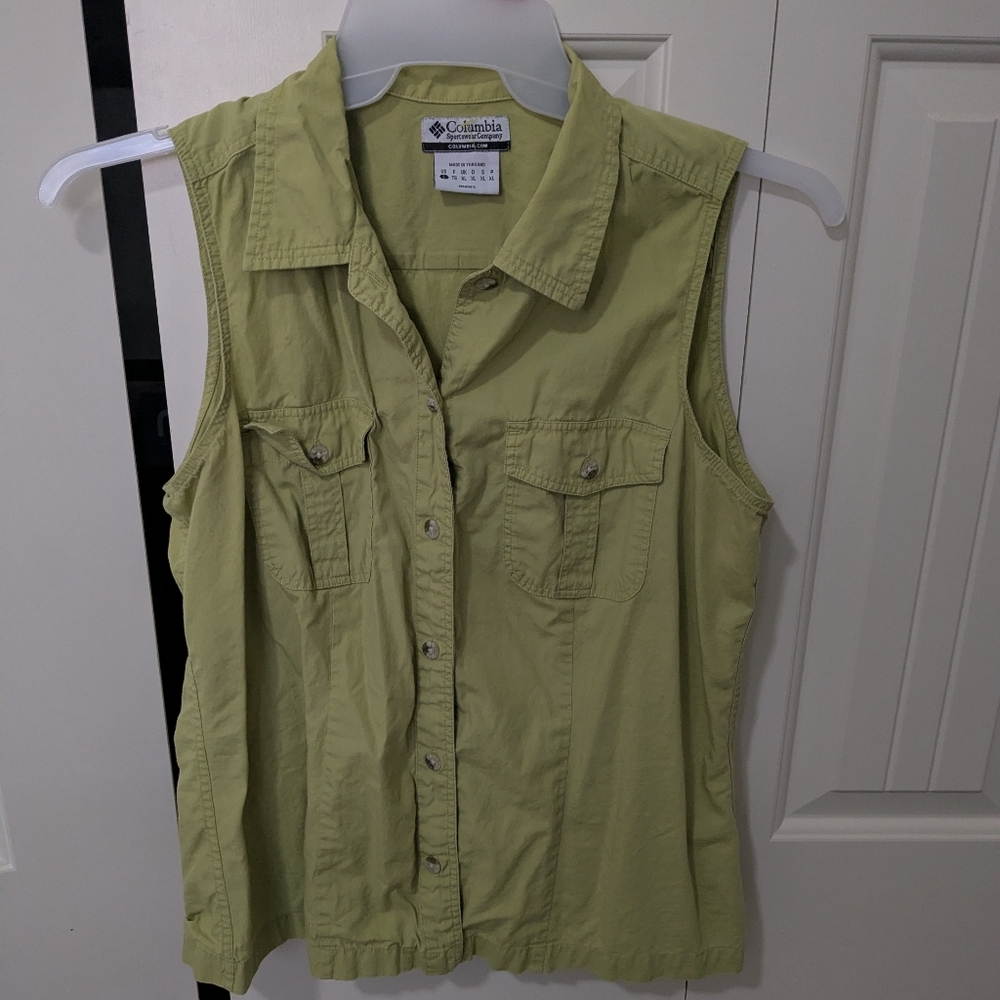 Columbia Women's Light Green Sleeveless Button Down Shirt